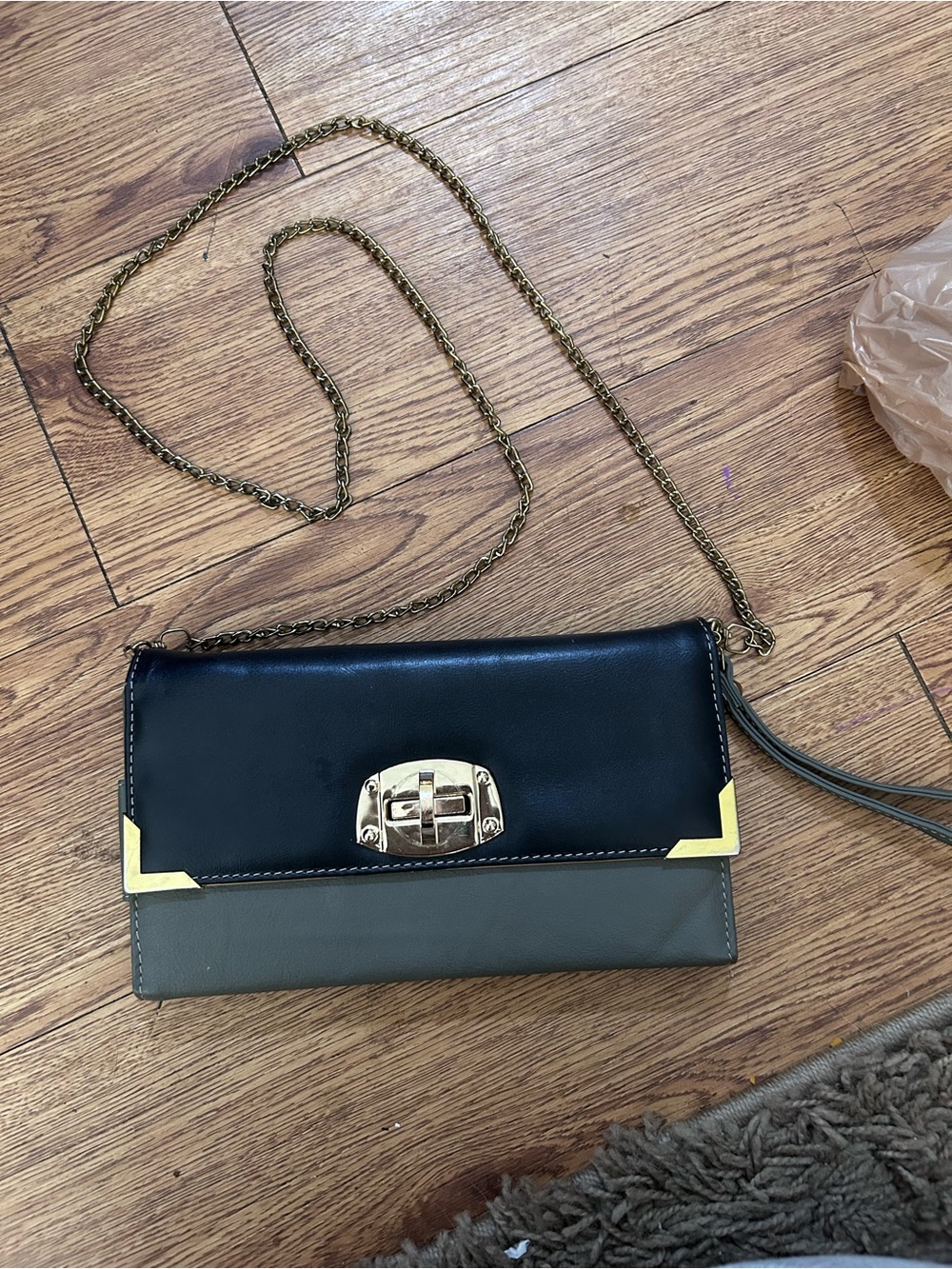 Stylish Two-Tone Chain Crossbody Bag — Black & Olive